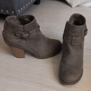 Stylish Women's Ankle Boots in Brown Beige Suede